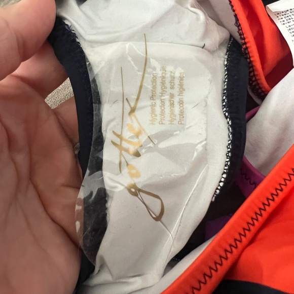 NWT! Gottex One-Piece Swimsuit Asymmetrical Colorblock Striped Strap Size 8 - Picture 3 of 3